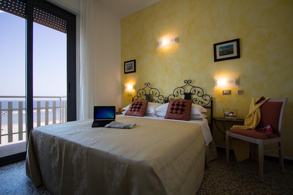 Hotel Villa Sole Resort Bellaria-Igea Marina Rum bild